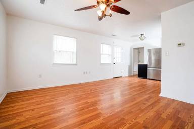 Main picture of 100 Ivy Lea Dr