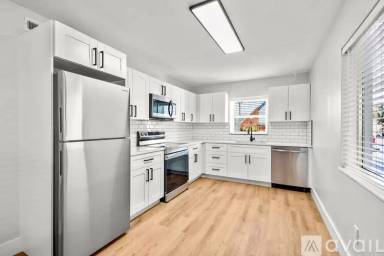Main picture of 300 S Nimbus Ave
