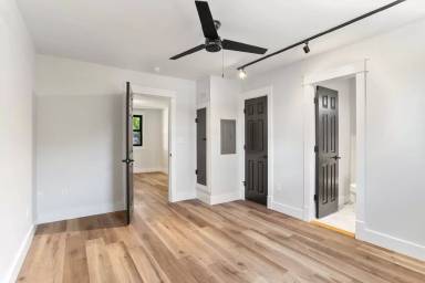 Main picture of 4421 Burgundy St