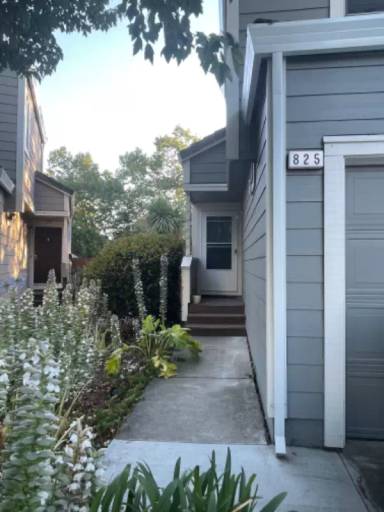 Main picture of 825 Vineyard Pl