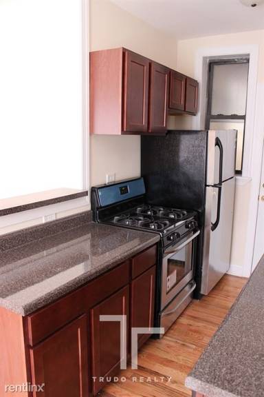 Main picture of 3823 N Fremont St