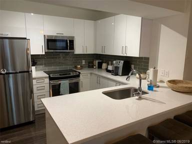 Main picture of 833 University Blvd