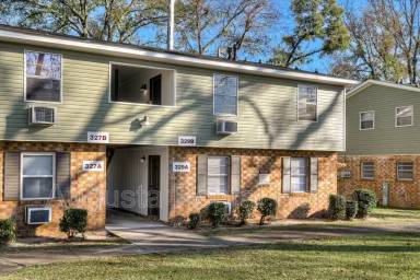 Main picture of Cedar Pines Apartments