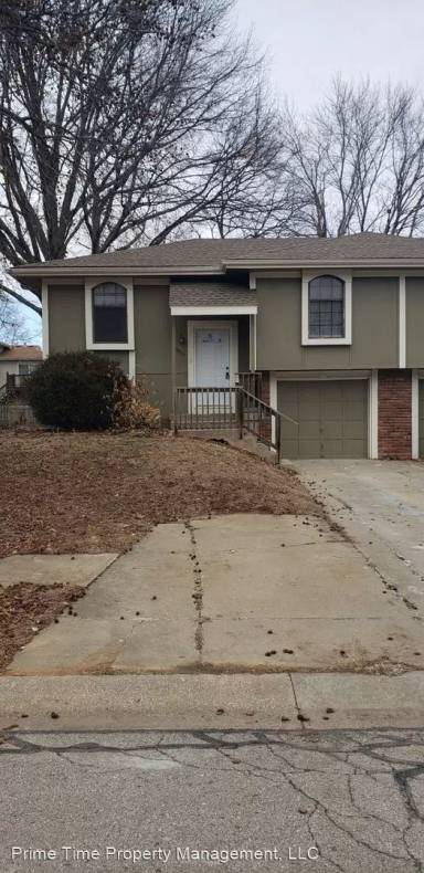 Main picture of 1902 E Lindenwood Cir