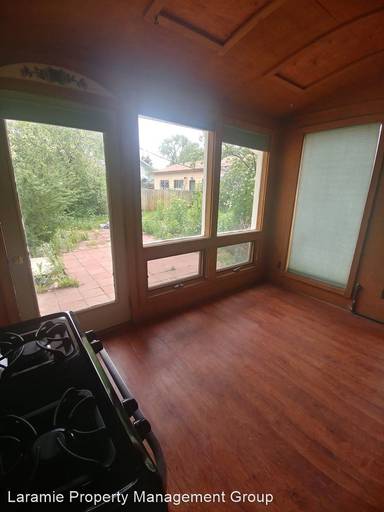 Main picture of 566 N 9th St
