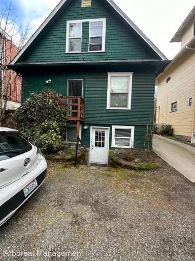 Main picture of 121 11th Ave E