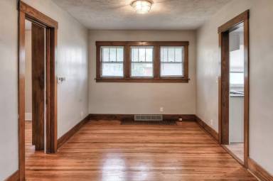 Main picture of 5567 Mason St