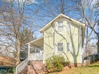 Main picture of 652 Berne St SE