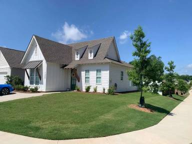 Main picture of 1300 Woodland Cir