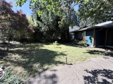 Main picture of 2525 Crestview Dr S