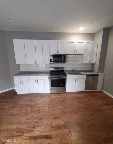 Main picture of 70 E 48th St