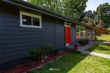 Main picture of 1009 NE 165th St