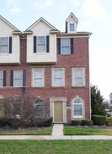 Main picture of 1521 Commodore Cir