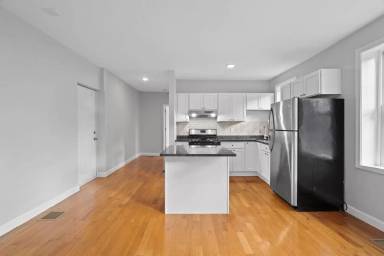 Main picture of 1375 Chapel St