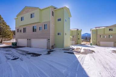 Main picture of 560 E Grace Ave