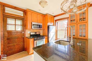 Main picture of 1713 W Belle Plaine Ave