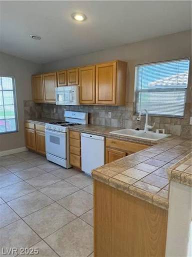 Main picture of 2498 Foxmoore Ct