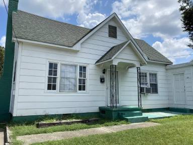 Main picture of 1620 W Airline Ave