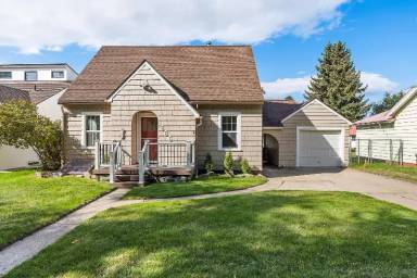 Main picture of 686 1st Avenue East N