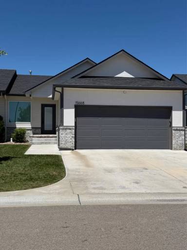 Main picture of 15668 E 21st Ct N