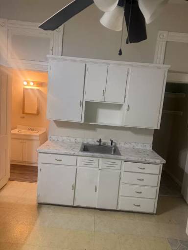 Main picture of 312 W Jefferson St