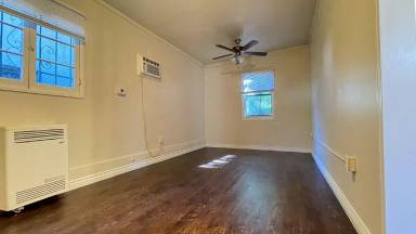 Main picture of 115 E 4th St