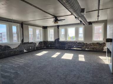 Main picture of 5 S Broadway