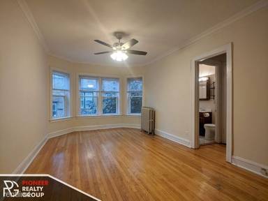 Main picture of 3910-28 N Pine Grove Ave