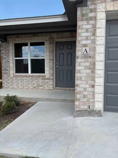 Main picture of 900 Ramblewood St