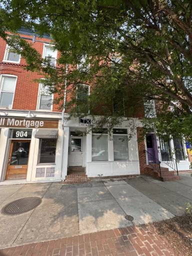 Main picture of 902 Light St