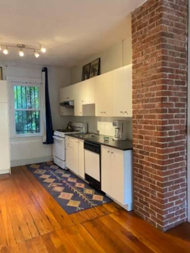 Main picture of 136 Transit St
