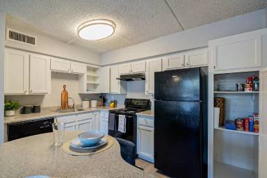 Main picture of Sierra Pointe Apartments