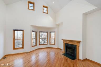 Main picture of 1655 W Wrightwood Ave