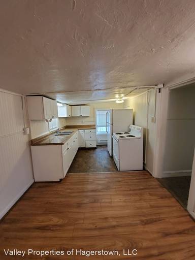 Main picture of 105 E Liberty St