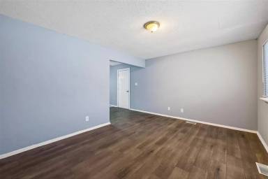 Main picture of 2749 Dawson St