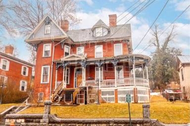 Main picture of 901 W Beverley St