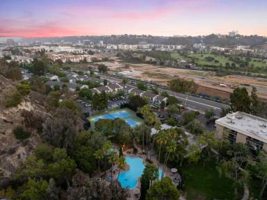 Main picture of The Bluffs at Fashion Valley