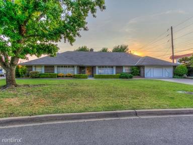 Main picture of 8209 Lakehurst Dr