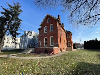 Main picture of 1395 N Pennsylvania St