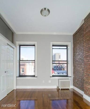 Main picture of 380 E 10th St