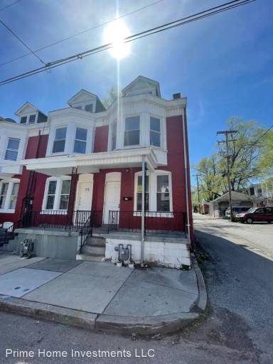 Main picture of 218 S West St