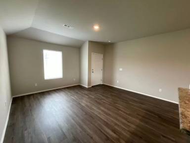 Main picture of 2608 S Silver St