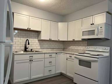 Main picture of 2410 W 10th St