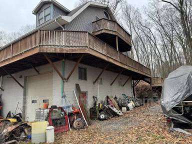 Main picture of 225 Monks Rd