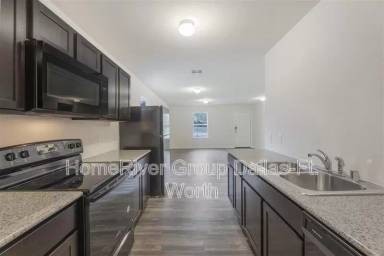 Main picture of 1212 E Powell Ave