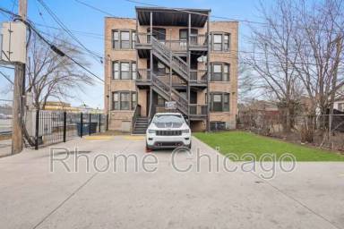 Main picture of 139 W Marquette Rd