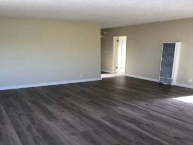 Main picture of 976 W 46th St