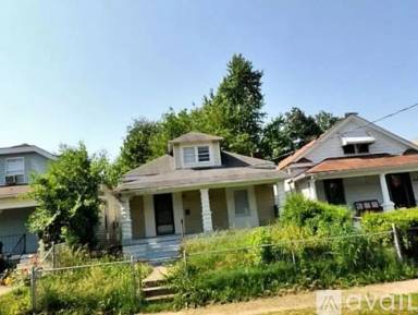 Main picture of 2500 W Broadway