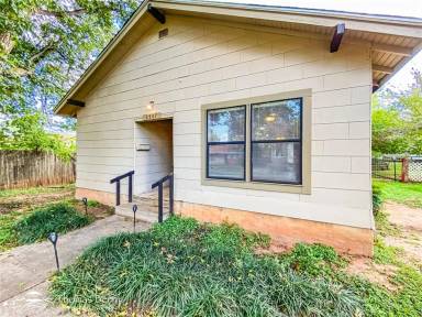 Main picture of 2807 Russell Ave