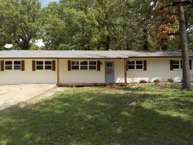 Main picture of 209 N Oaks Dr